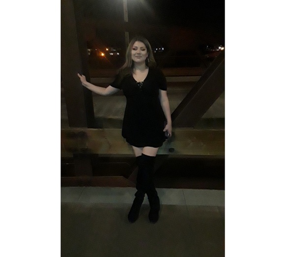 Meet your Posher, Cynthia - Picture 3 of 3